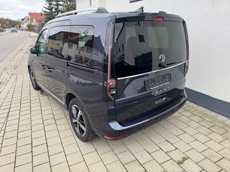 Gebraucht VW Caddy Style 122 PS (89 kW) 2022 Blau Van / Kleinbus