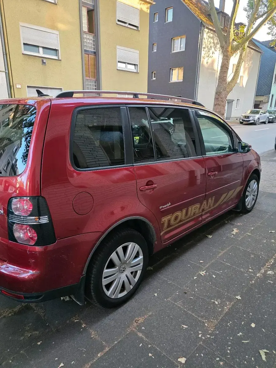 Gebraucht VW Touran 105 PS (77 kW) 2009 Rot Van / Kleinbus