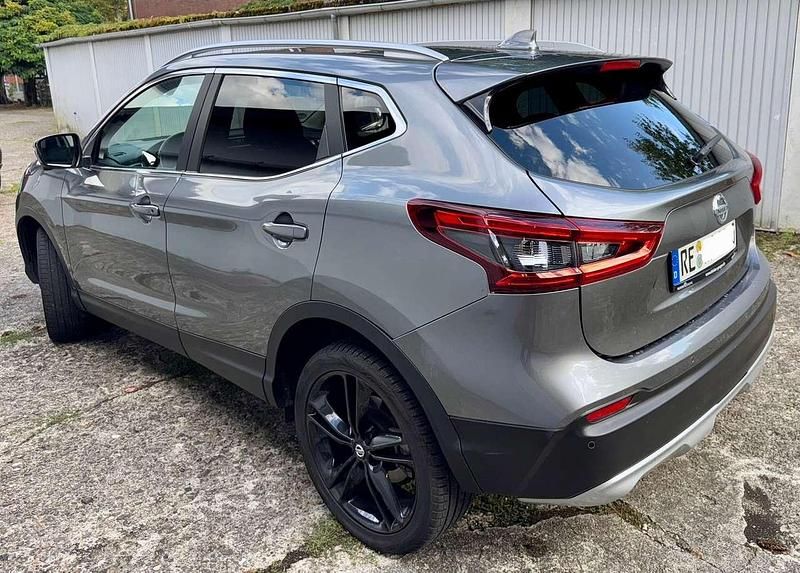 Grau Gebraucht 2020 Nissan Qashqai SUV | 19.495 € (Fairer Preis) - Bild 1/4