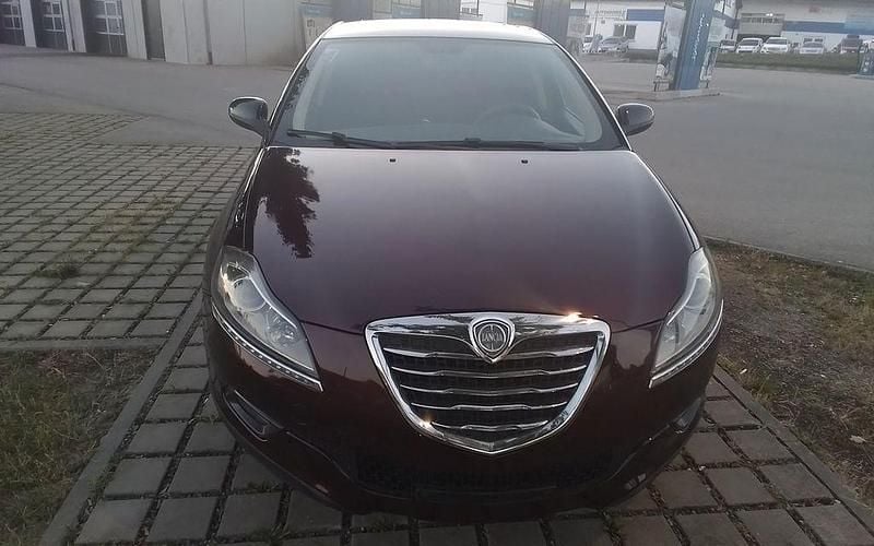 Rot Gebraucht 2011 Lancia Delta Gold Kleinwagen | 4.900 € (Fairer Preis) - Bild 1/4