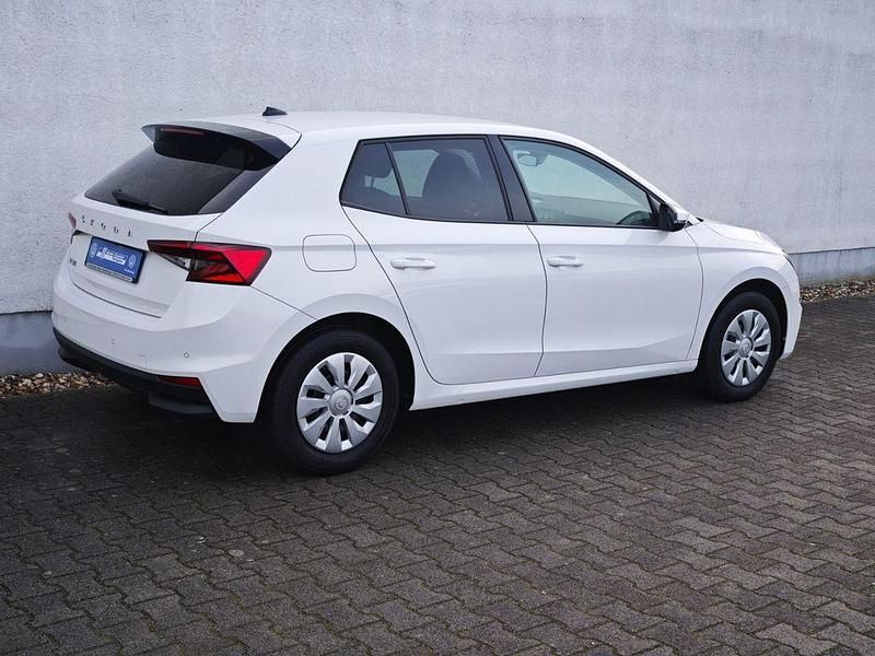 Gebraucht Skoda Fabia Ambition 95 PS (69 kW) 2022 Weiß Limousine