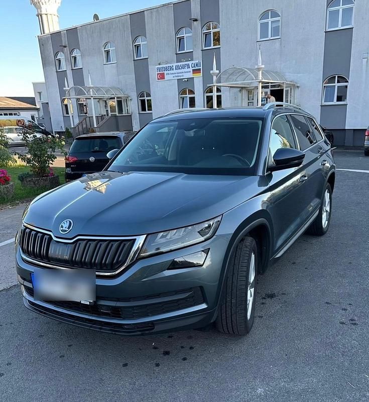 Grau Gebraucht 2017 Skoda Kodiaq SUV | 16.500 € (Etwas zu teuer) - Bild 1/4
