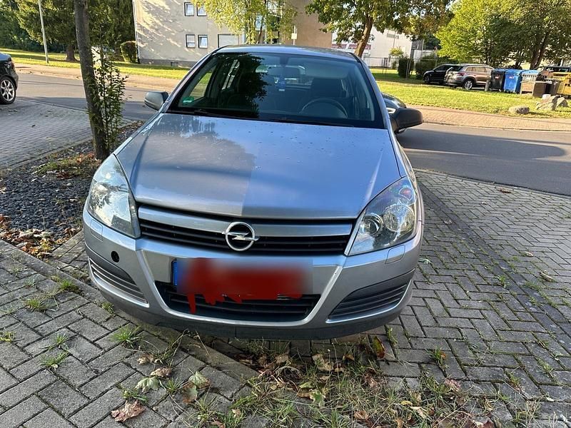 Silber Gebraucht 2004 Opel Astra Limousine | 2.650 € - Bild 1/4