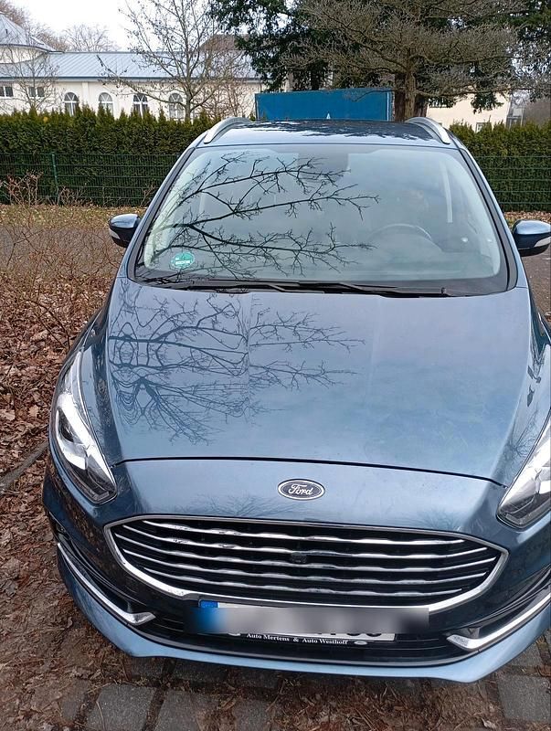 Blau Gebraucht 2020 Ford S-MAX S Van / Kleinbus | 28.400 € (Teuer) - Bild 1/4