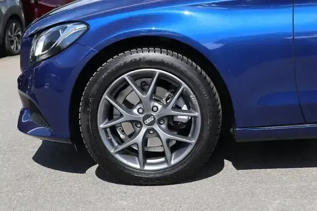 Gebraucht Mercedes C180 Avantgarde 156 PS (114 kW) 2017 Blau Kombi