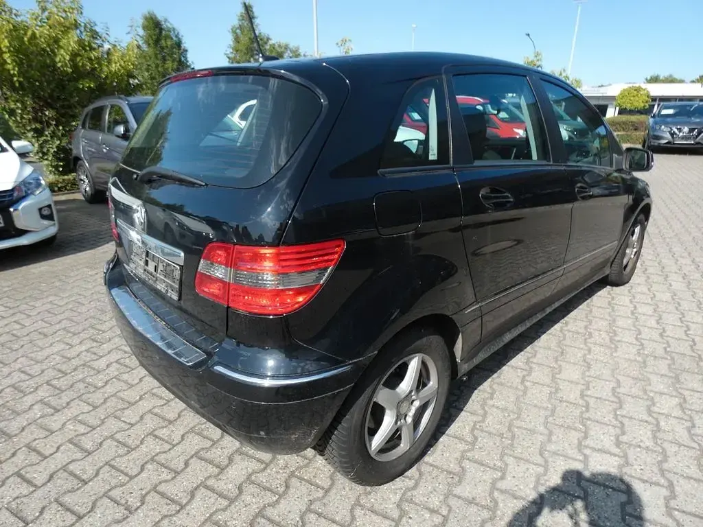 Gebraucht Mercedes B200 140 PS (102 kW) 2011 Schwarz Kleinwagen