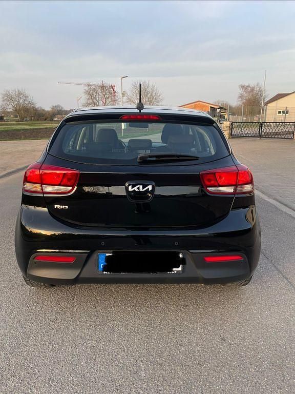 Gebraucht Kia Rio Vision 84 PS (61 kW) 2022 Schwarz Limousine