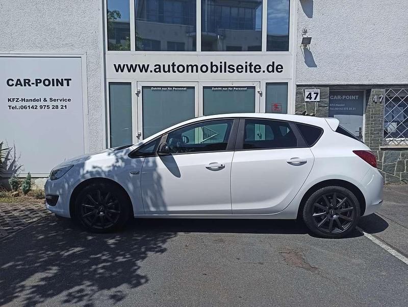 Gebraucht Opel Astra 120 PS (88 kW) 2014 Schneeweiss/summitwhite/arctic Kleinwagen