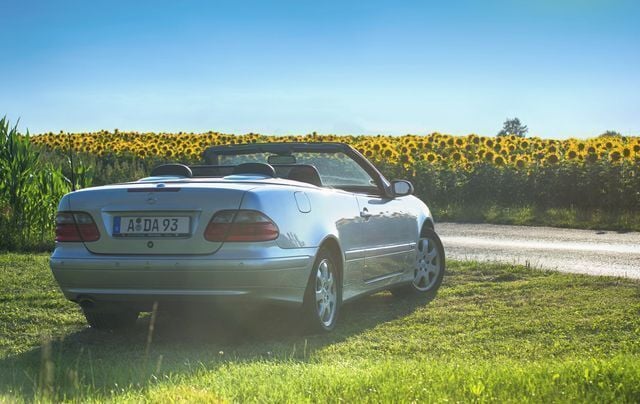 Silber metallic Gebraucht 2001 Mercedes CLK200 Avantgarde Cabrio | 6.000 € (Fairer Preis) - Bild 1/4