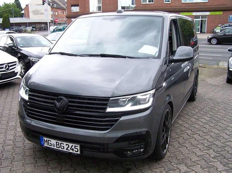 Gebraucht VW Multivan Highline 204 PS (150 kW) 2022 Grau Van