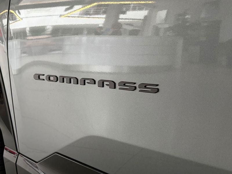 Neu Jeep Compass 145 PS (106 kW) 2026 Grau SUV