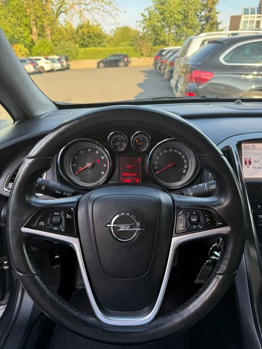 Gebraucht Opel Astra Cosmo 180 PS (132 kW) 2010 Grau Limousine