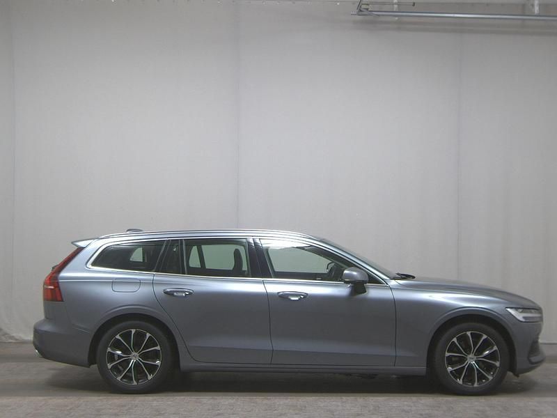 Grau Gebraucht 2019 Volvo V60 Momentum Kombi | 14.380 € (Etwas zu teuer) - Bild 1/4