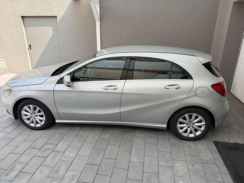 Silber Gebraucht 2015 Mercedes A180 Limousine | 14.999 € (Guter Preis) - Bild 1/4