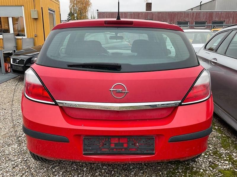 Gebraucht Opel Astra 105 PS (77 kW) 2005 Rot Limousine