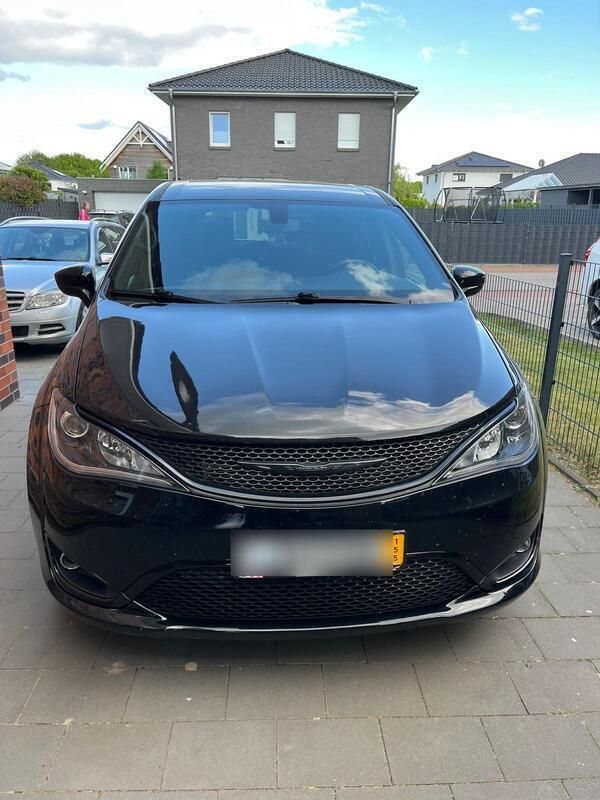 Schwarz Gebraucht 2021 Chrysler Pacifica SUV | 30.500 € (Fairer Preis) - Bild 1/4