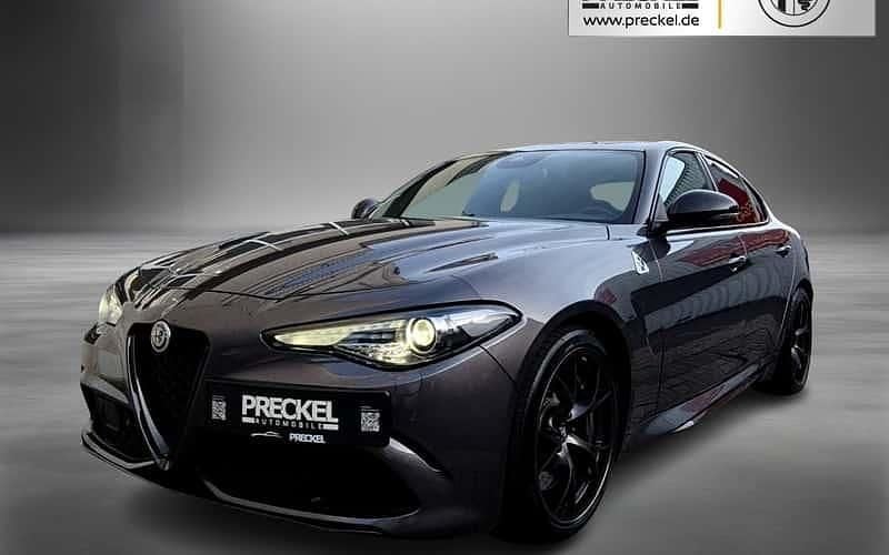 Grigio vesuvio metallic (metallic) Gebraucht 2021 Alfa Romeo Giulia Quadrifoglio Limousine | 57.900 € (Fairer Preis) - Bild 1/4