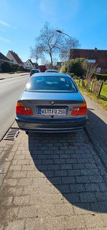 Gebraucht BMW 318 118 PS (86 kW) 1998 Blau Limousine