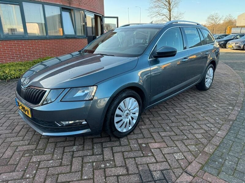 Grau Gebraucht 2019 Skoda Octavia Ambition Kombi | 7.500 € (Superpreis) - Bild 1/4