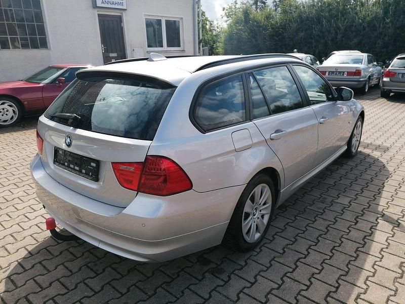 Gebraucht BMW 318 143 PS (105 kW) 2012 Silber Kombi