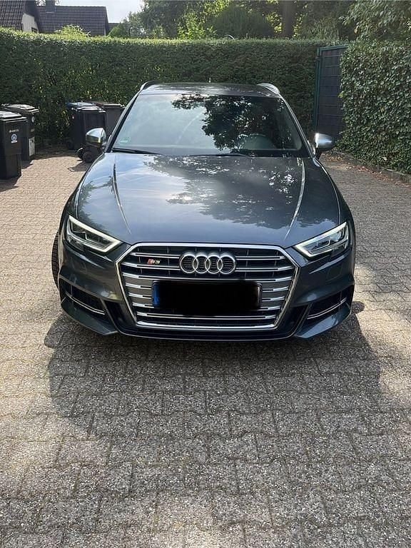 Silber Gebraucht 2018 Audi S3 Ambiente Limousine | 33.000 € (Fairer Preis) - Bild 1/4