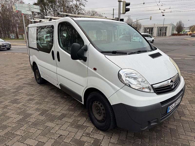 Gebraucht Opel Vivaro 145 PS (106 kW) 2011 Weiß Van / Kleinbus