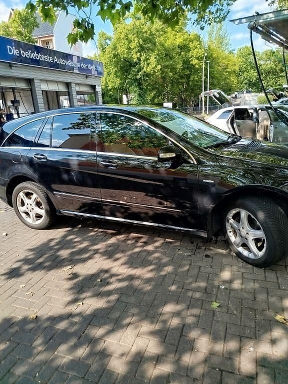 Schwarz Gebraucht 2010 Mercedes R300 Van / Kleinbus | 9.900 € (Superpreis) - Bild 1/4