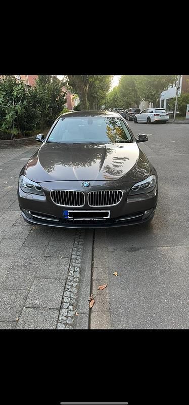 Braun Gebraucht 2012 BMW 520 Kombi | 9.500 € (Fairer Preis) - Bild 1/4
