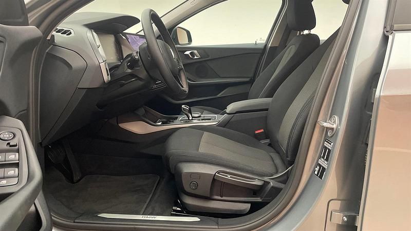 Gebraucht BMW 118 Advantage 135 PS (99 kW) 2022 Skyscraper grau metallic Kleinwagen