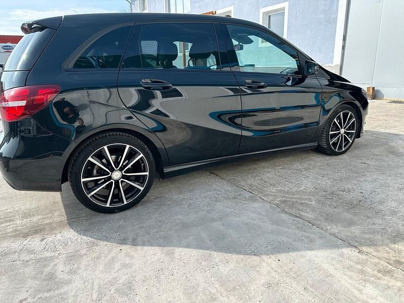 Gebraucht Mercedes B200 136 PS (100 kW) 2017 Schwarz Van / Kleinbus