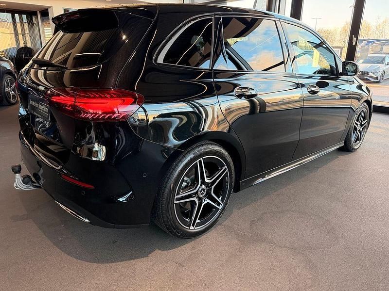 Gebraucht Mercedes B200 Advanced Plus 164 PS (120 kW) 2025 Lack kosmosschwarz Kleinwagen