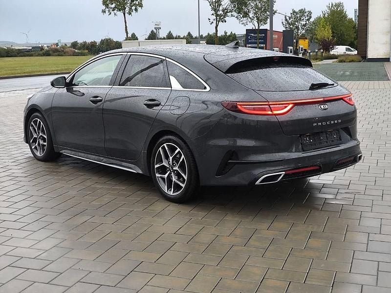 Grau Gebraucht 2020 Kia ProCeed GT-Line Kleinwagen | 15.390 € (Fairer Preis) - Bild 1/4