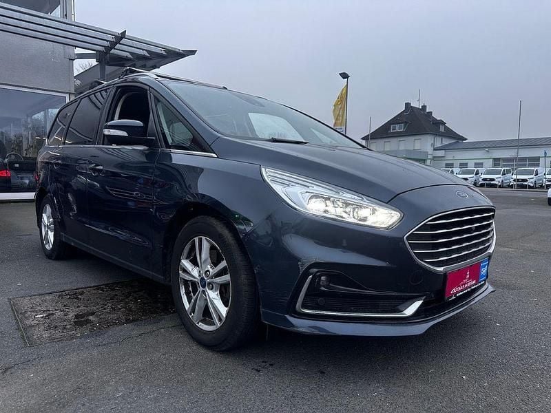 Pantherblau metallic Gebraucht 2020 Ford Galaxy Titanium Van / Kleinbus | 16.900 € (Superpreis) - Bild 1/2