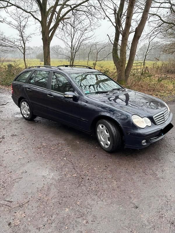 Gebraucht Mercedes 220 150 PS (110 kW) 2005 Blau Kombi