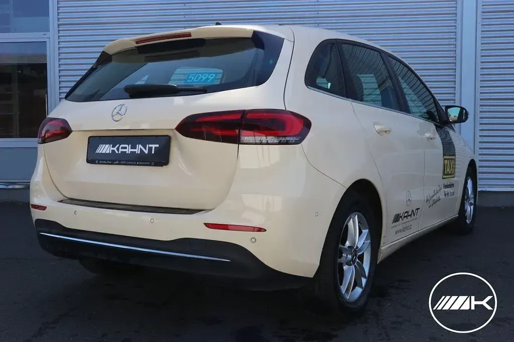 Gebraucht Mercedes 180 Style 116 PS (85 kW) 2019 Beige Limousine
