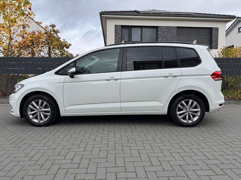 Weiß Gebraucht 2019 VW Touran Van / Kleinbus | 16.700 € (Superpreis) - Bild 1/4