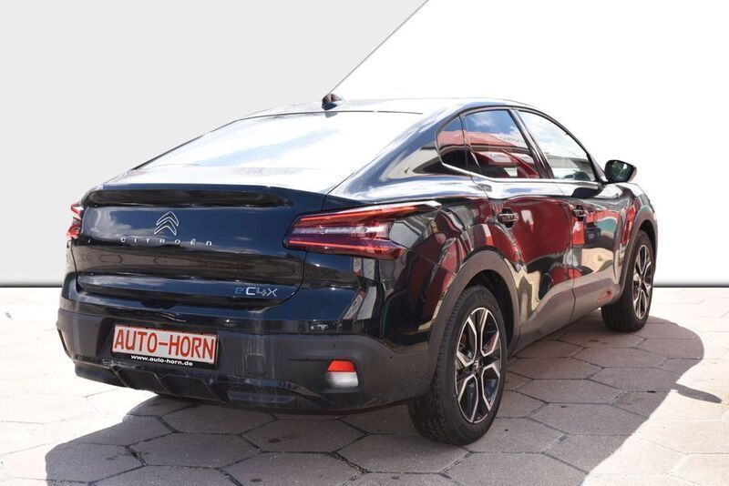 Gebraucht Citroën e-C4 Shine 100 kW (136 PS) 2023 Perlaneraschwarz metallic Limousine