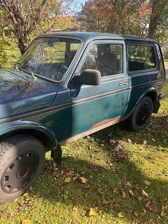 Grün Gebraucht 2010 Lada niva SUV | 4.000 € (Superpreis) - Bild 1/4