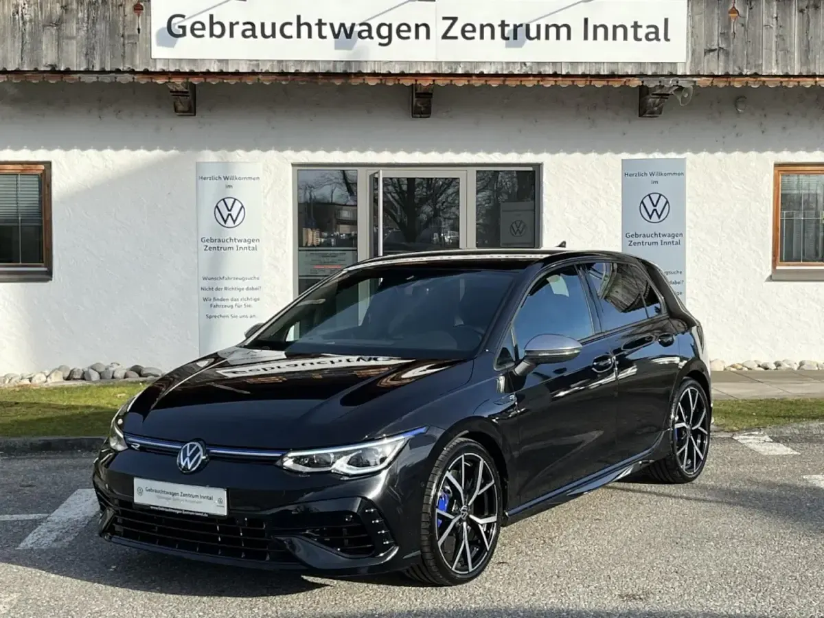 Gebraucht VW Golf VIII R 320 PS (235 kW) 2023 Deep black perleffekt Limousine