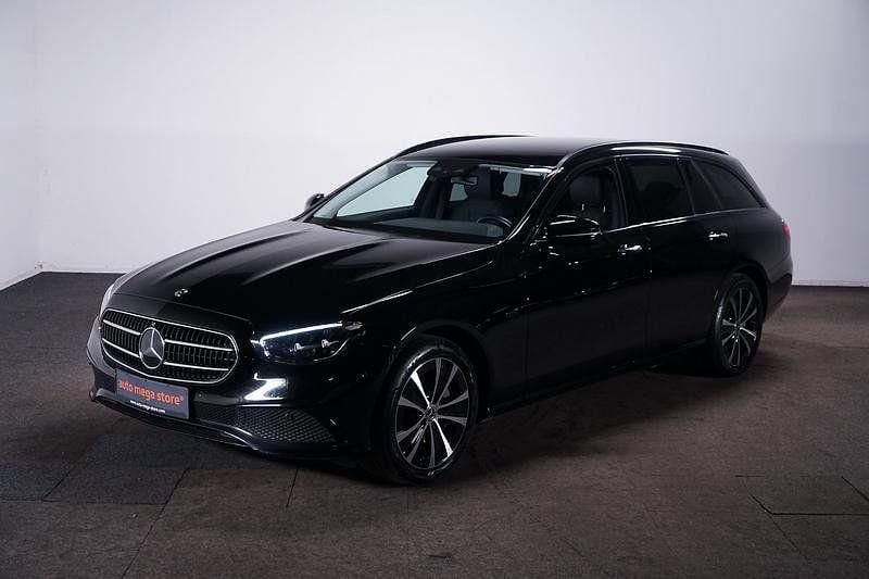 Schwarz Gebraucht 2021 Mercedes E300 Avantgarde Limousine | 27.949 € (Superpreis) - Bild 1/4