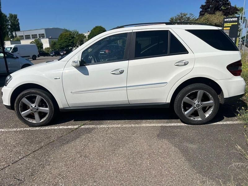 Weiß Gebraucht 2008 Mercedes ML420 SUV | 6.500 € (Fairer Preis) - Bild 1/4