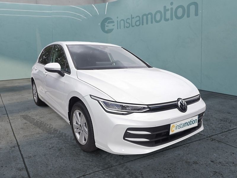 Weiß Gebraucht 2024 VW Golf VIII Life Limousine | 23.520 € (Fairer Preis) - Bild 1/3