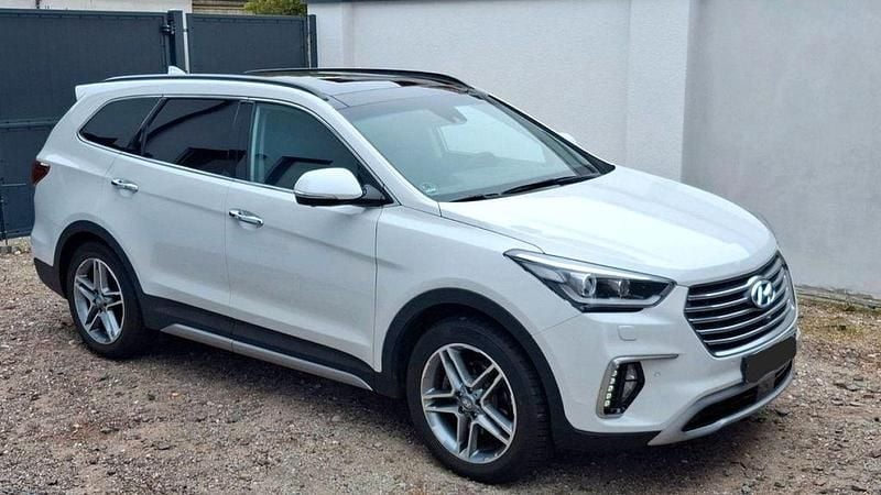 Weiß Gebraucht 2018 Hyundai Grand Santa Fe SUV | 17.000 € - Bild 1/4