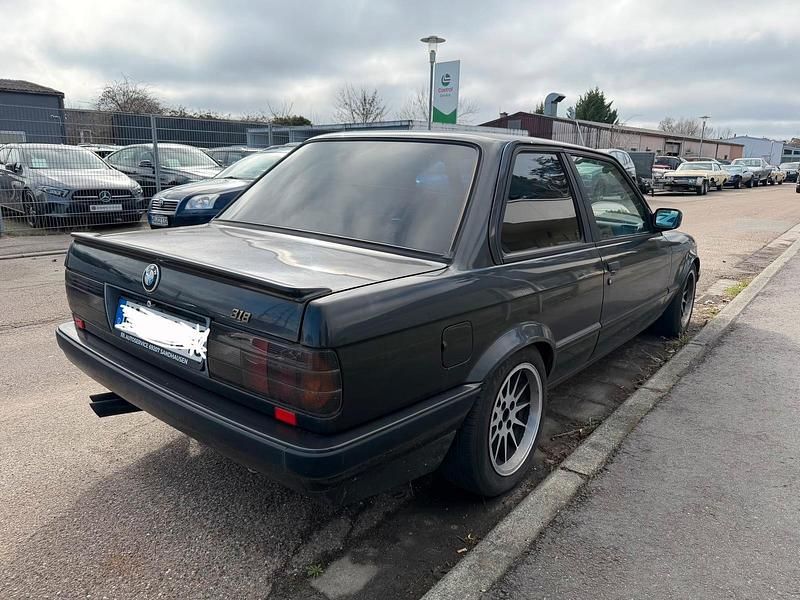 Gebraucht BMW 325 170 PS (125 kW) 1987 Schwarz Coupé
