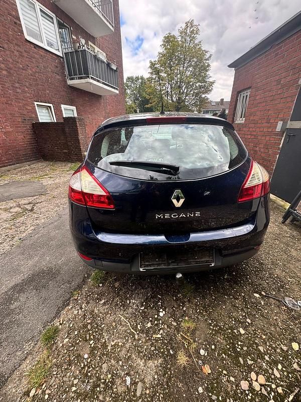 Blau Gebraucht 2008 Renault Mégane III Kleinwagen | 2.200 € (Guter Preis) - Bild 1/4