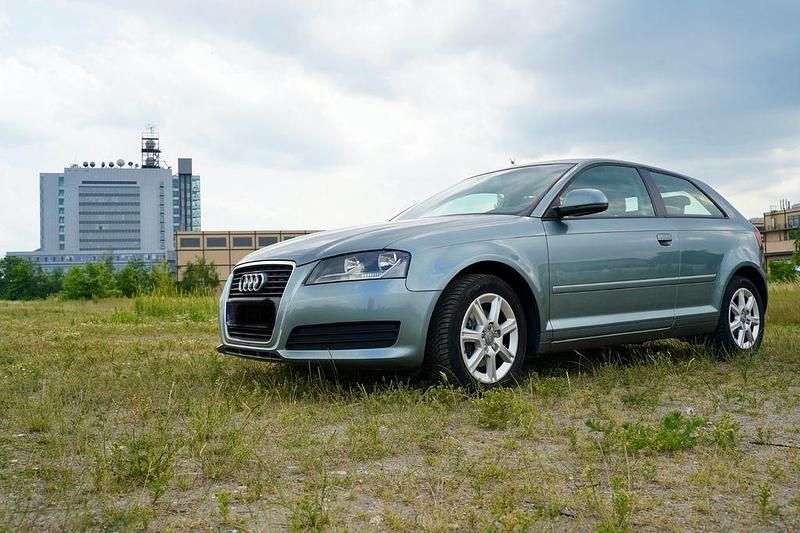 Silber Gebraucht 2009 Audi A3 Ambiente Limousine | 5.800 € (Fairer Preis) - Bild 1/4