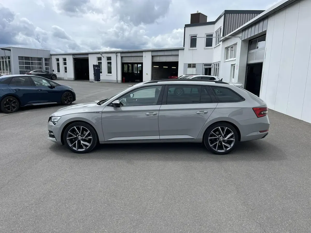 Gebraucht Skoda Superb SportLine 200 PS (147 kW) 2022 Steelgrau Kombi