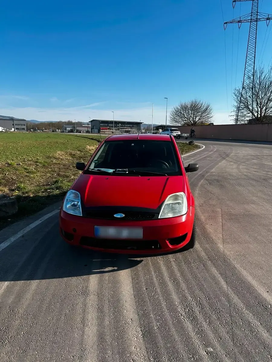 Gebraucht Ford Fiesta 60 PS (44 kW) 2005 Rot Kleinwagen