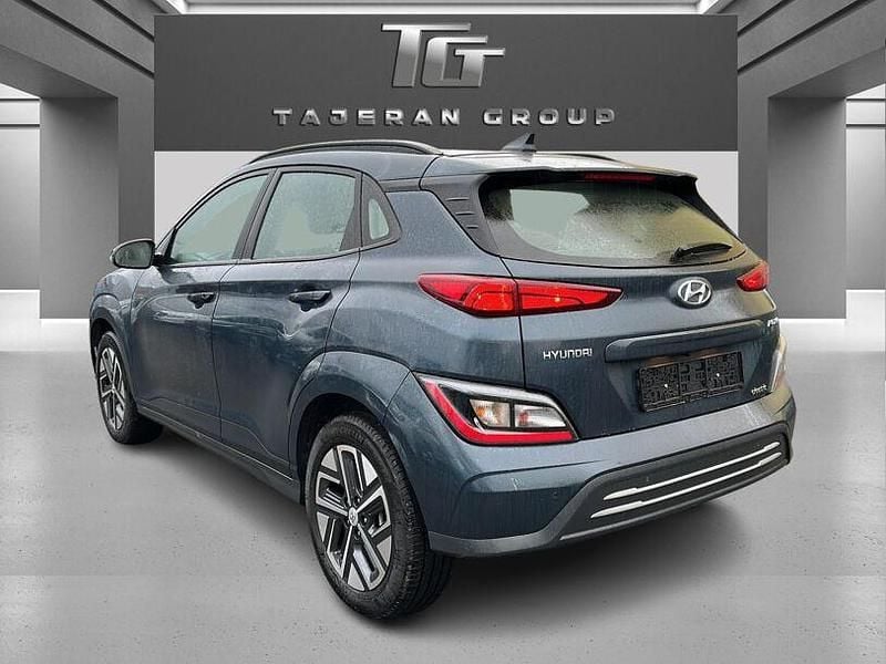 Gebraucht Hyundai Kona Select 100 kW (136 PS) 2023 Blau SUV