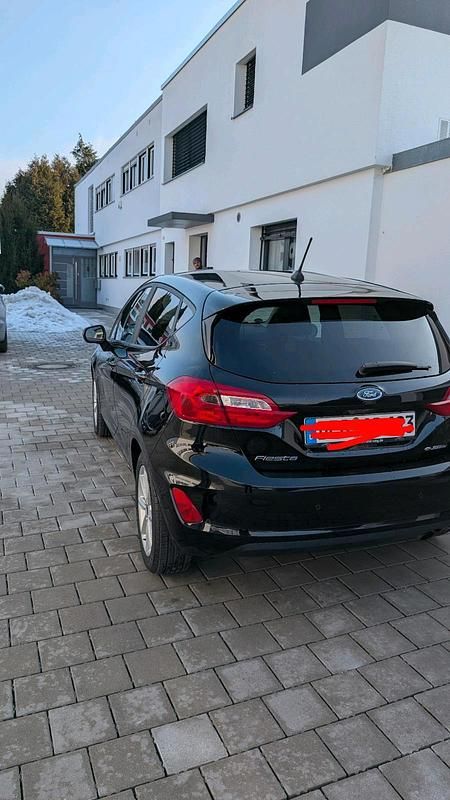 Gebraucht Ford Fiesta 101 PS (74 kW) 2017 Schwarz Limousine